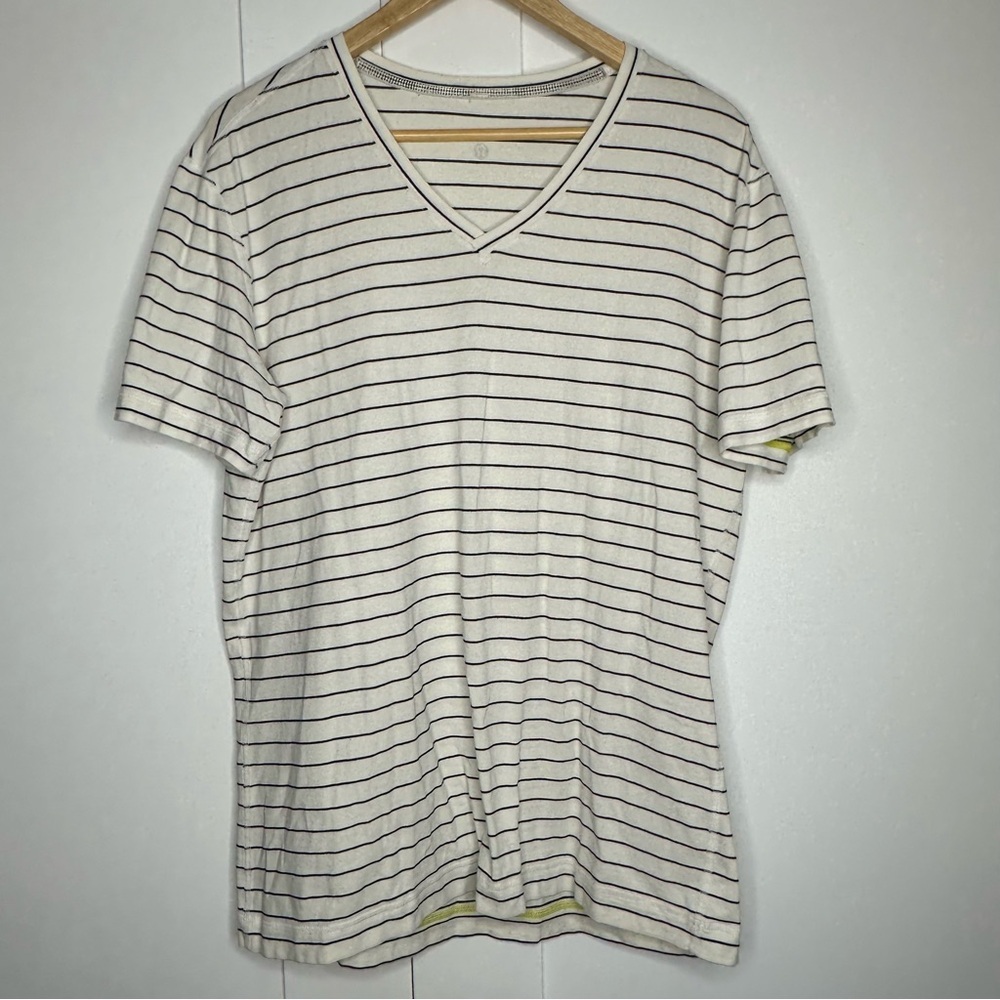 Lululemon Men’s 5 Year Basic Tee Large V-Neck Stripes Activewear Athleisure